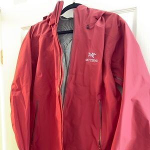 NWT Arc'teryx Unisex XL Beta Gore-tex Rain Jacket from REI